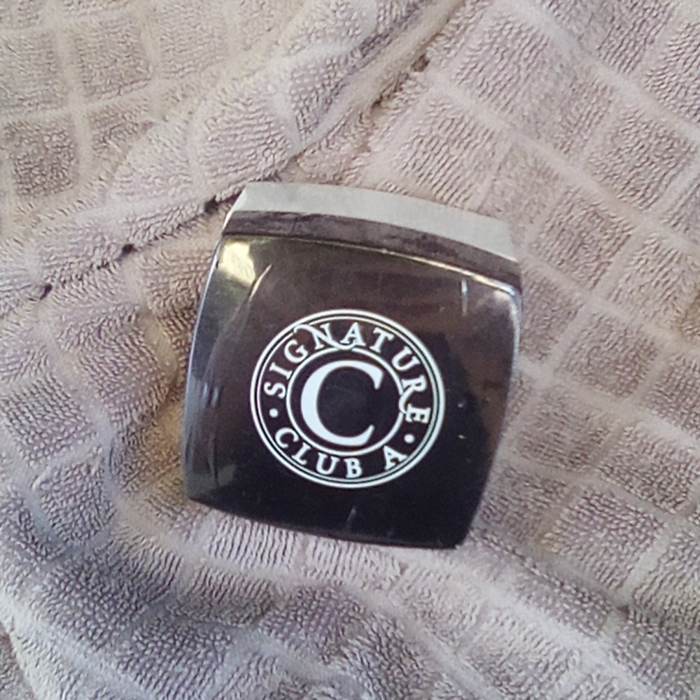 Signature Club A Double Hyaluronic¹⁰⁰⁰  Ounce of Gold's Volumizing Day Cream